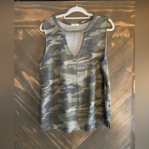 Camo tank
